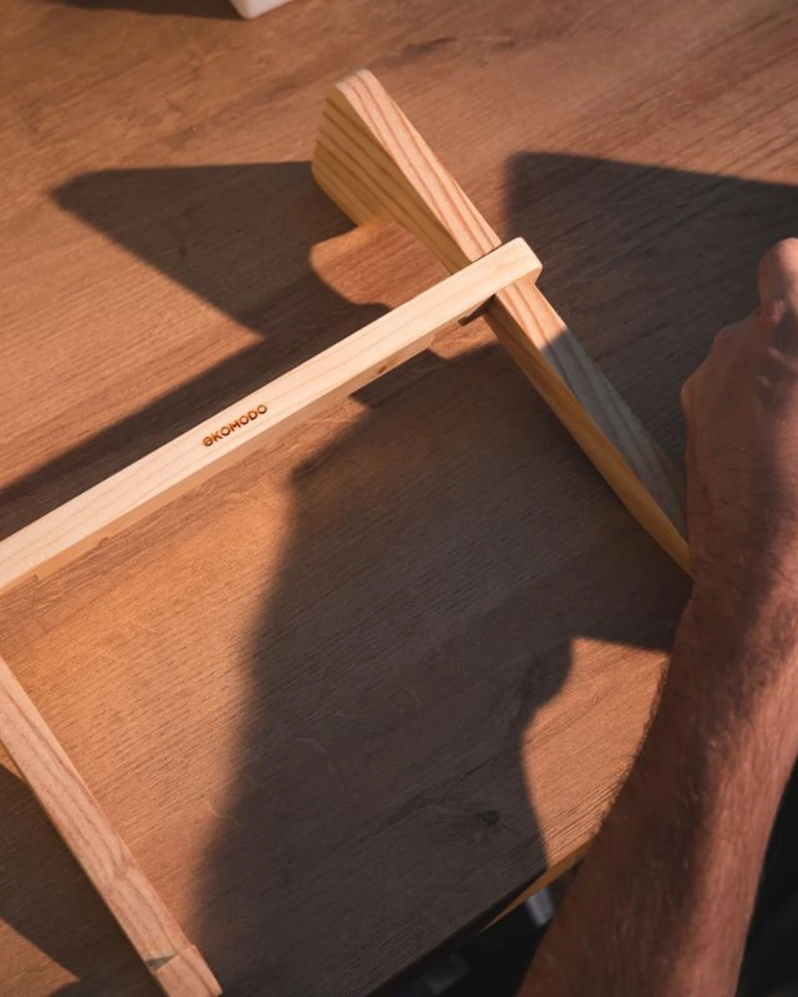Supporto laptop legno riciclato Altxa da personalizzare