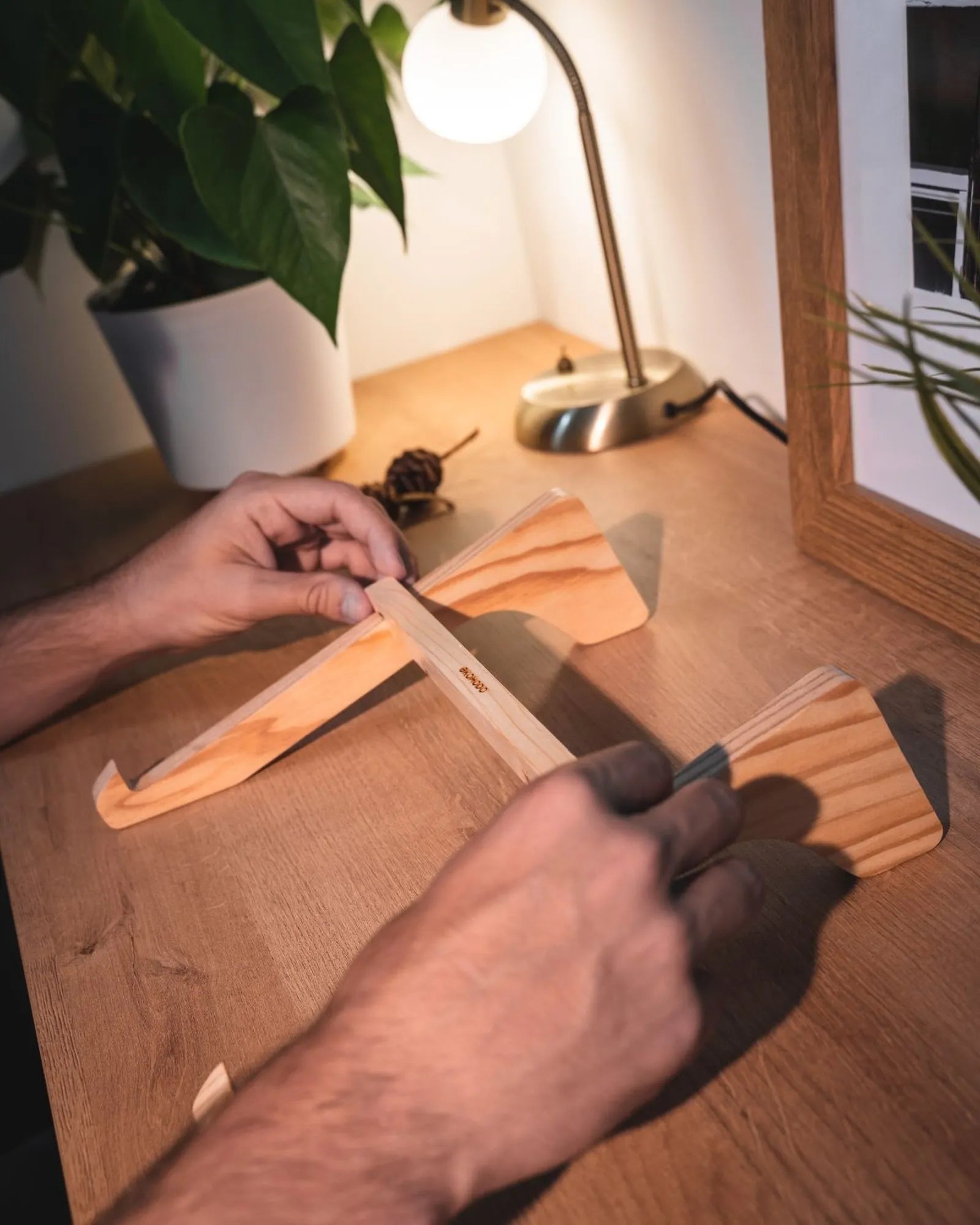 Supporto laptop legno riciclato Altxa da personalizzare