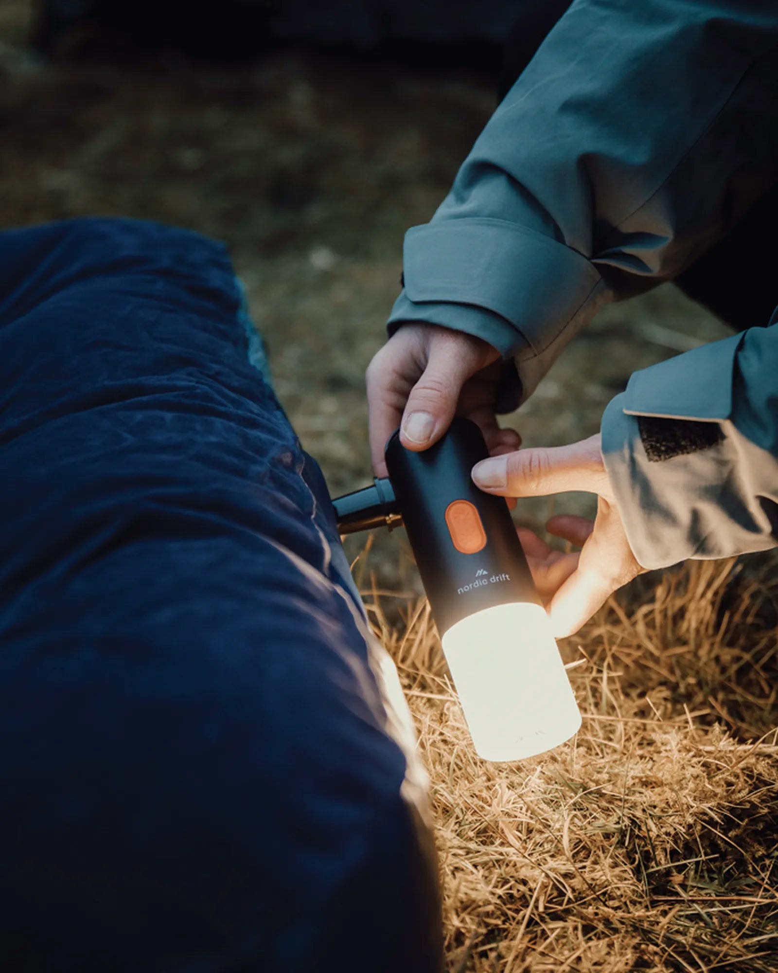 Lampada da campeggio con pompa 200 lumen da personalizzare - 6